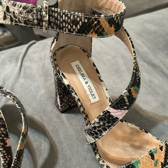Chelsea & Violet Brea Snake print shoes - Picture 5 of 6